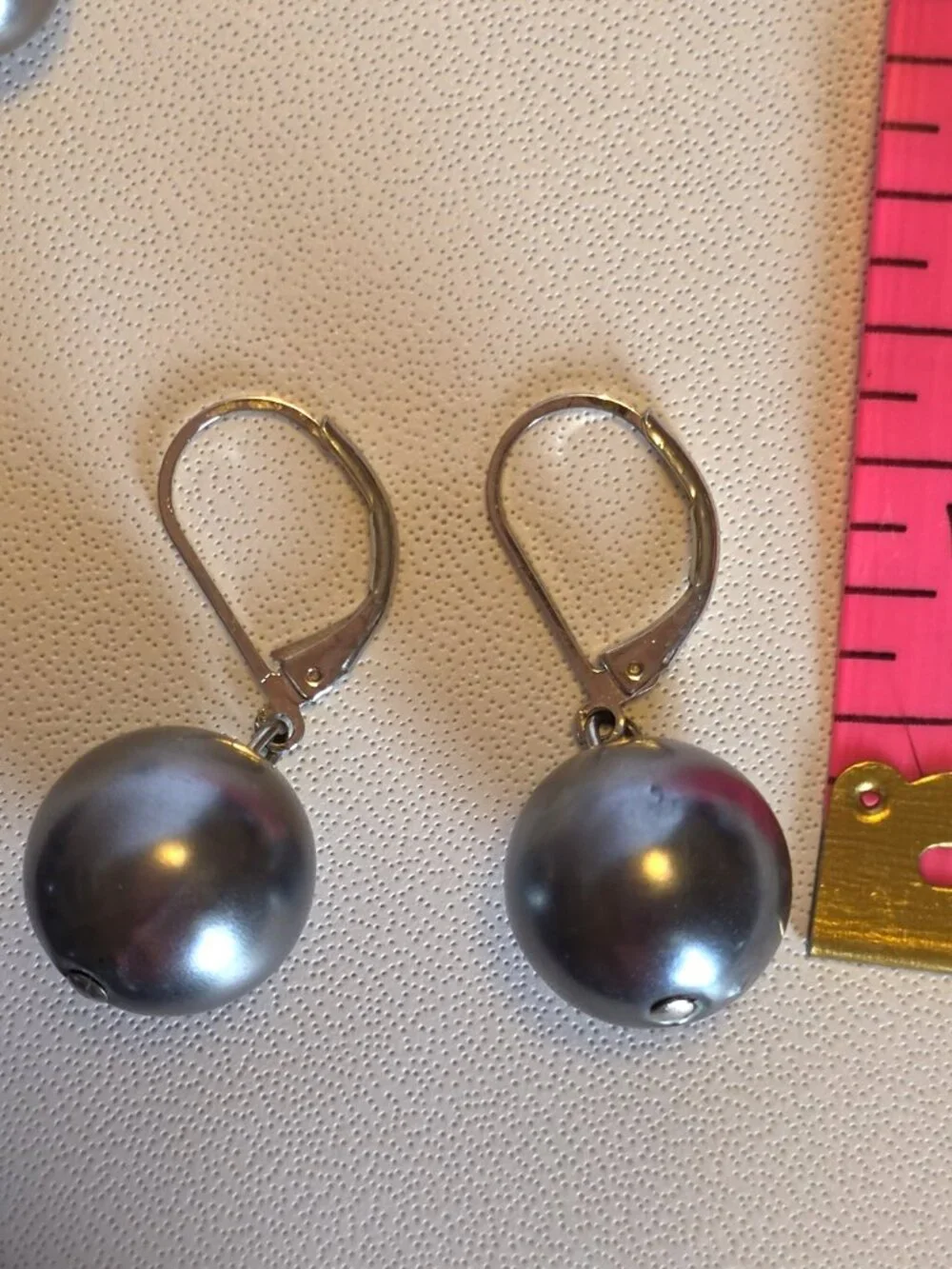 Gray Graduated Faux Pearl Necklace & Earrings Set Silver Tone 16-19